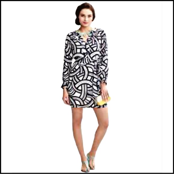Banana Republic Dresses & Skirts - Banana Republic Black and White Sheath Dress with V-Neck and Bishop Sleeves